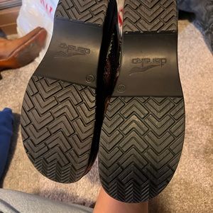 Dansko clogs - new